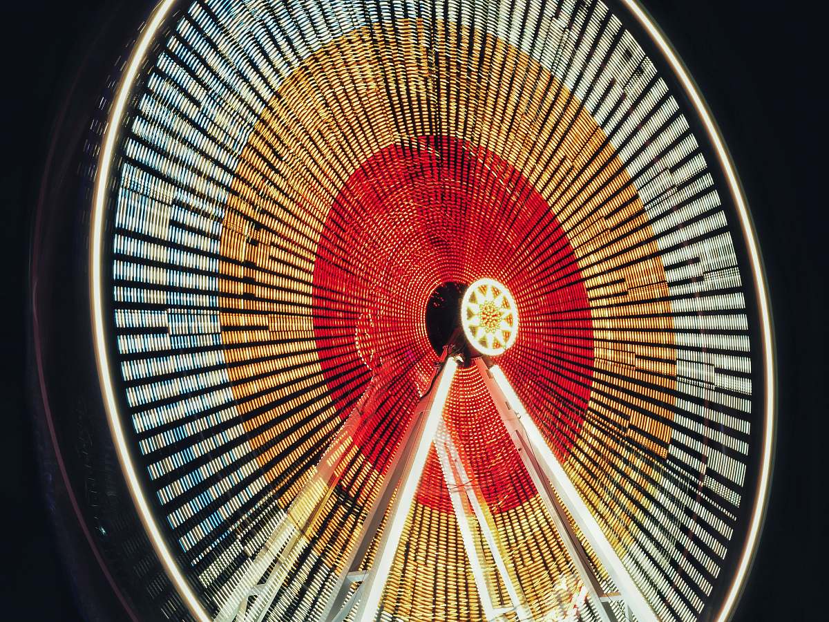 amusement park time lapse photography of ferris wheel during night time leisure activities